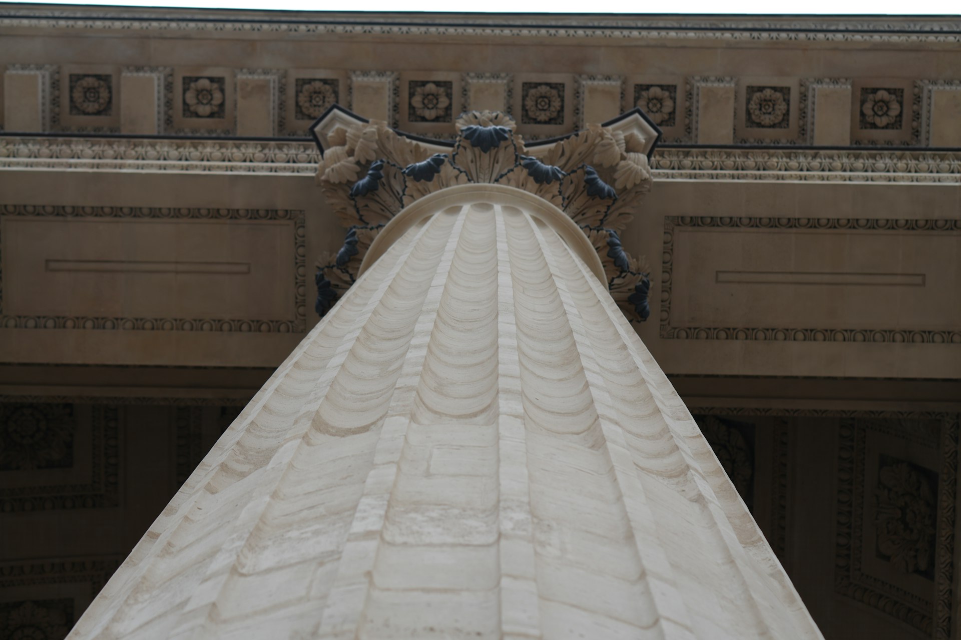 Fluted stone finish